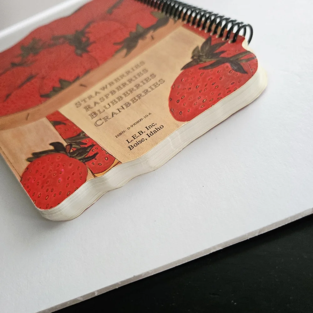 A Very Berry Cookbook The Grand Cookbook Series Judith Bosley 1991 Baking